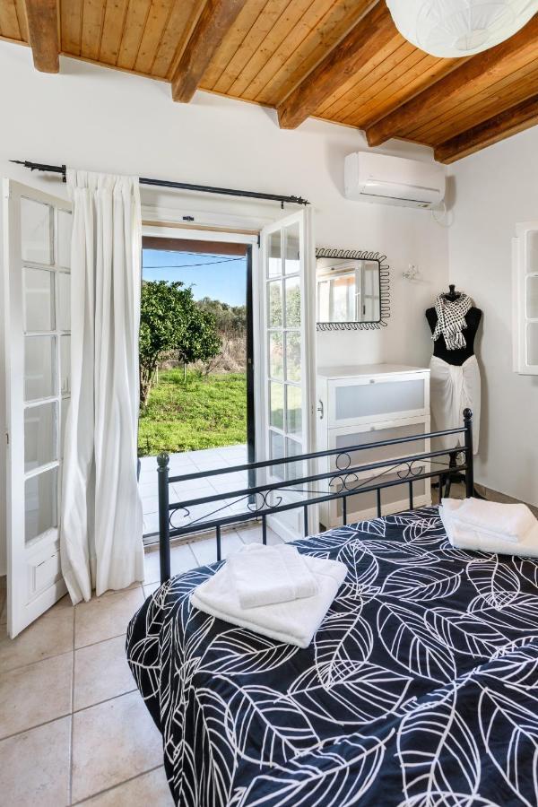 Halikounas Fridas Place מראה חיצוני תמונה