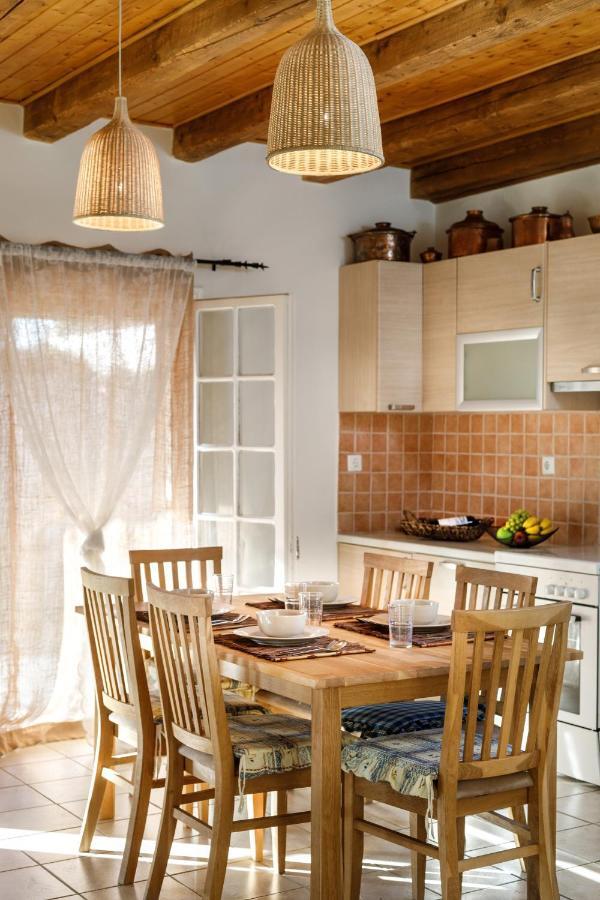 Halikounas Fridas Place מראה חיצוני תמונה